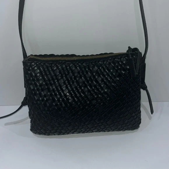 Madewell The Knotted Crossbody Bag in Black Woven Leather - Picture 3 of 10